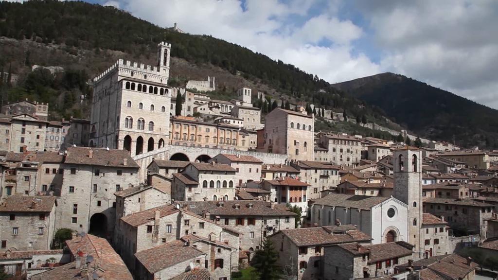 Residence Di Via Perugina 22 Gubbio Bagian luar foto