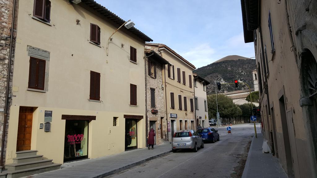 Residence Di Via Perugina 22 Gubbio Bagian luar foto